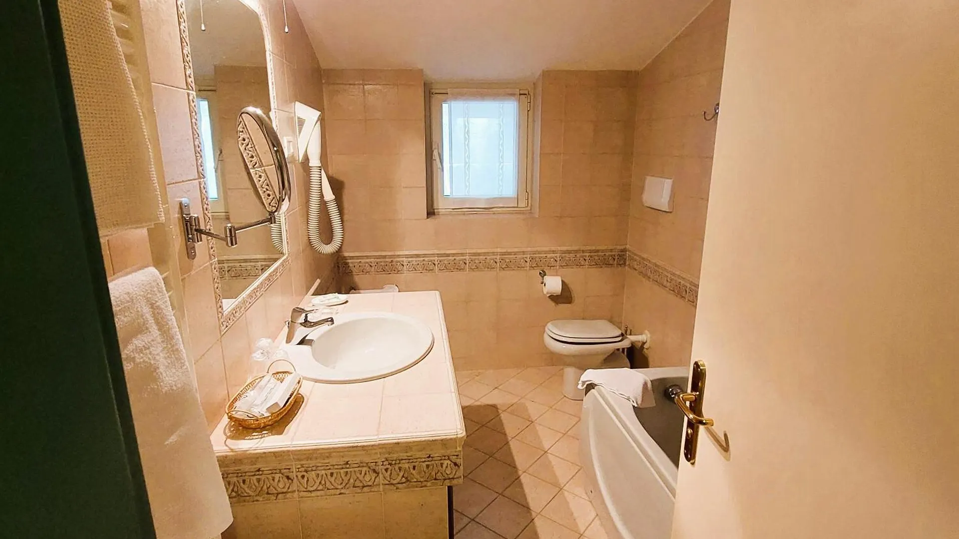 Albergo Ristorante Bigiu Sant'Omobono Terme Hotel